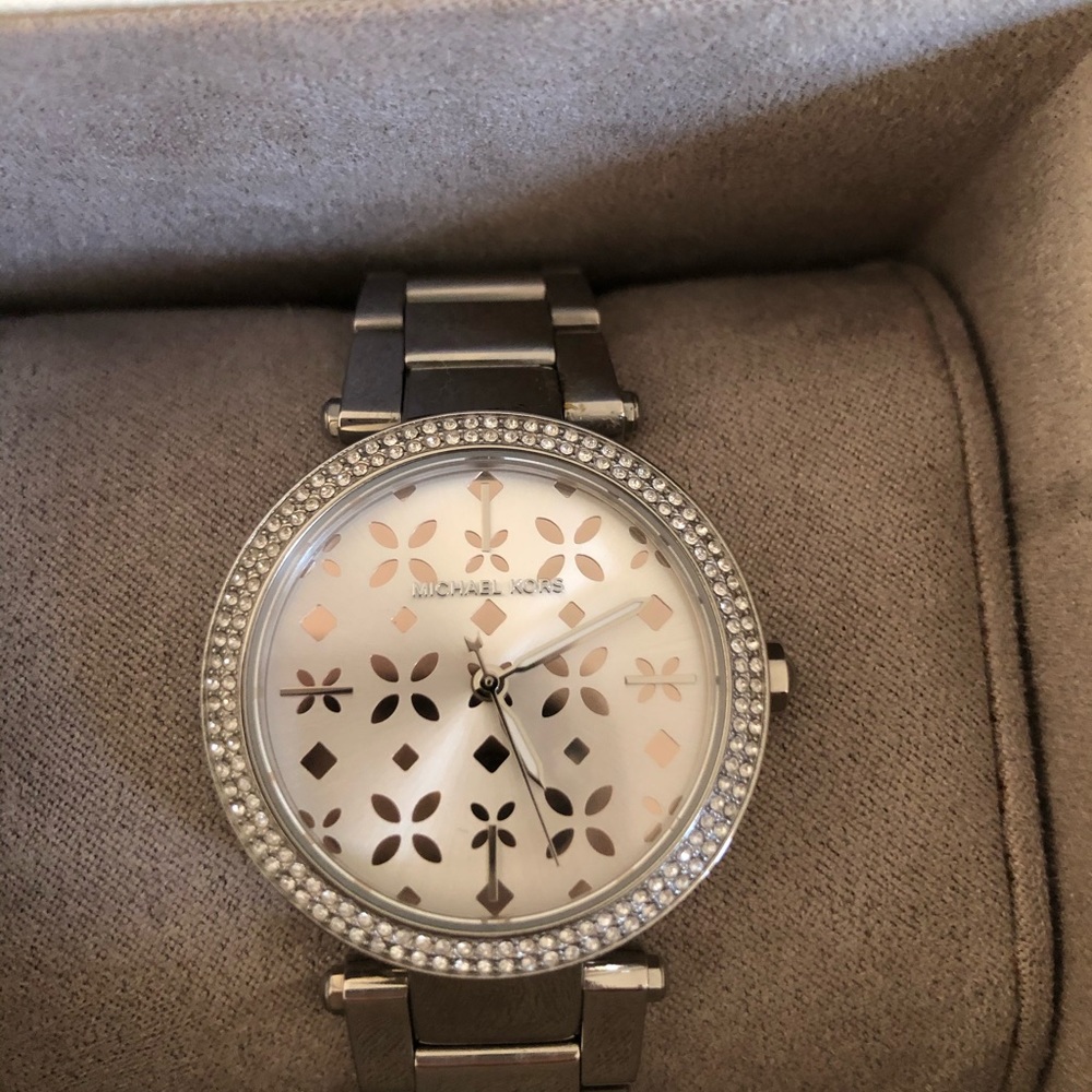 Women’s Michael Kors Watch - Picture 2 of 2